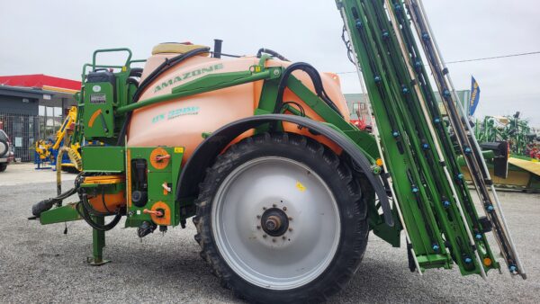 Used Amazone UX 3200 24 Meter Sprayer ( In Stock ) - Image 3