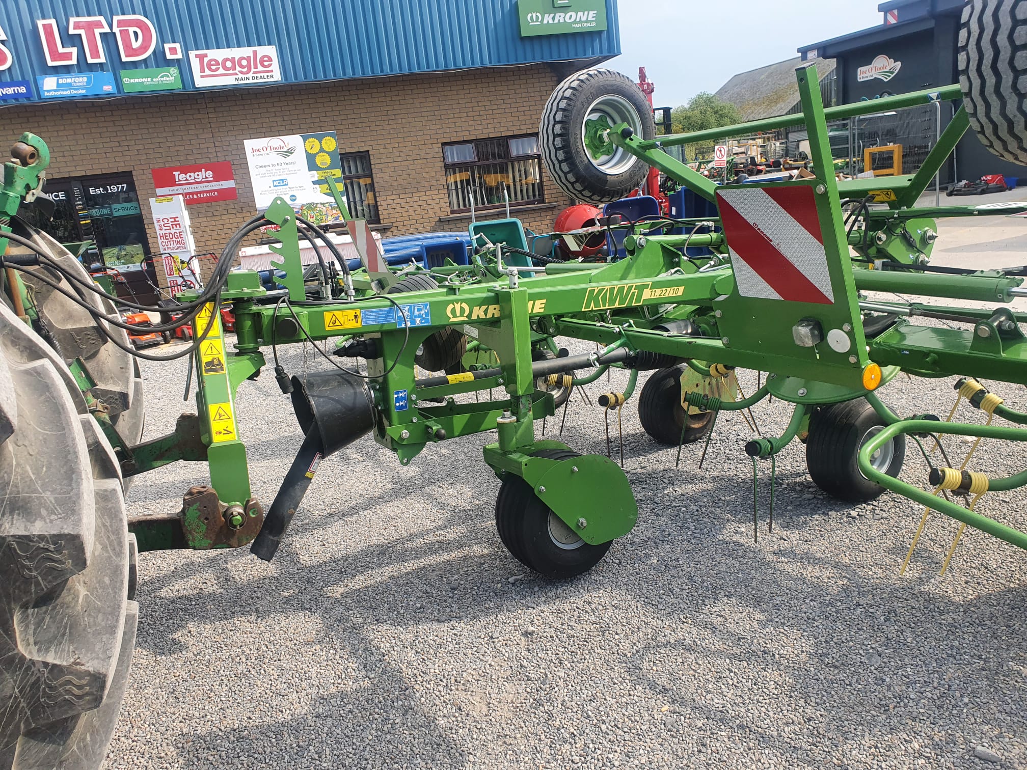 YR 2020 Krone KWT 11.22 10 Rotor Trailed Tedder - Image 4