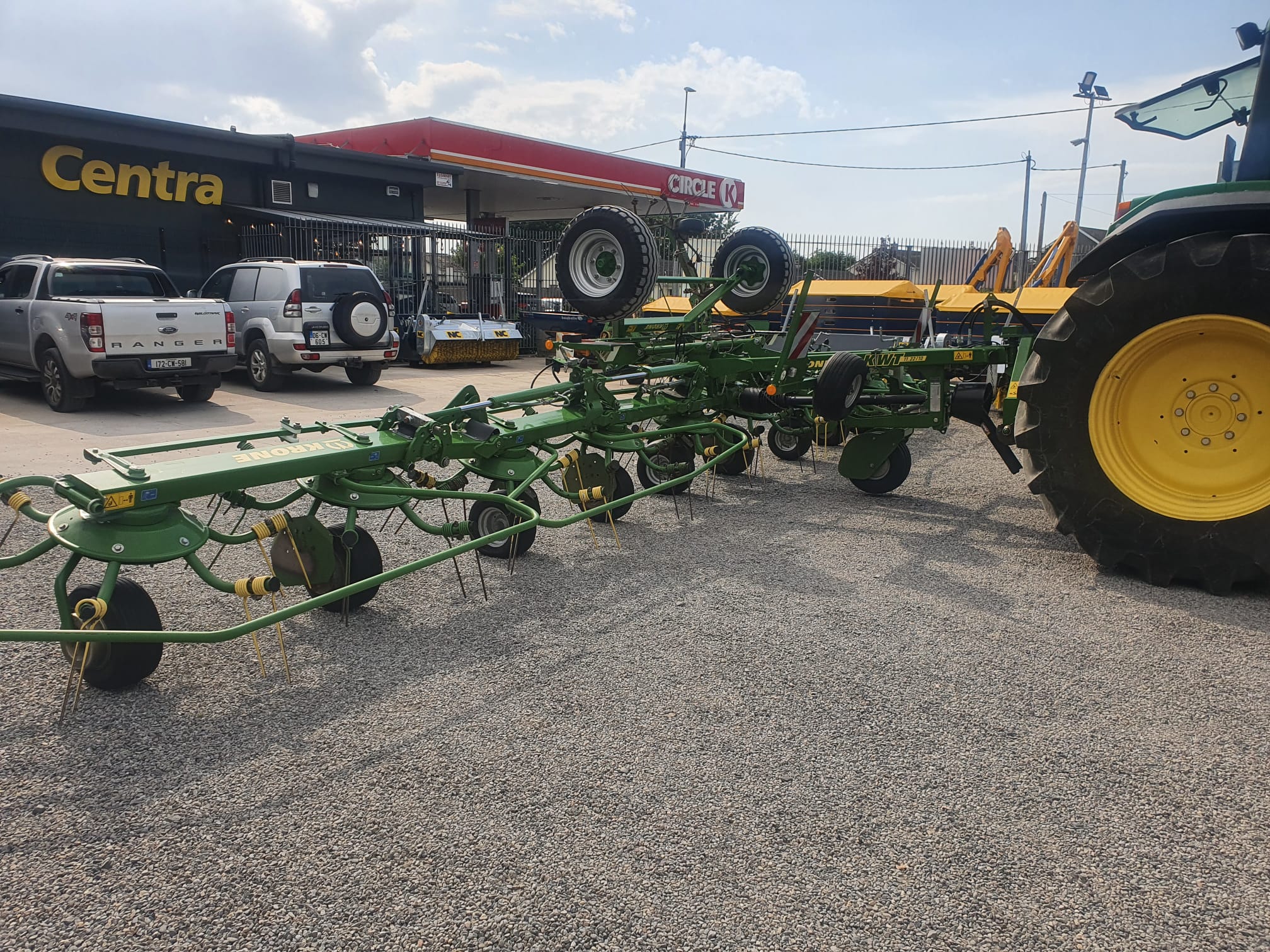 YR 2020 Krone KWT 11.22 10 Rotor Trailed Tedder - Image 6